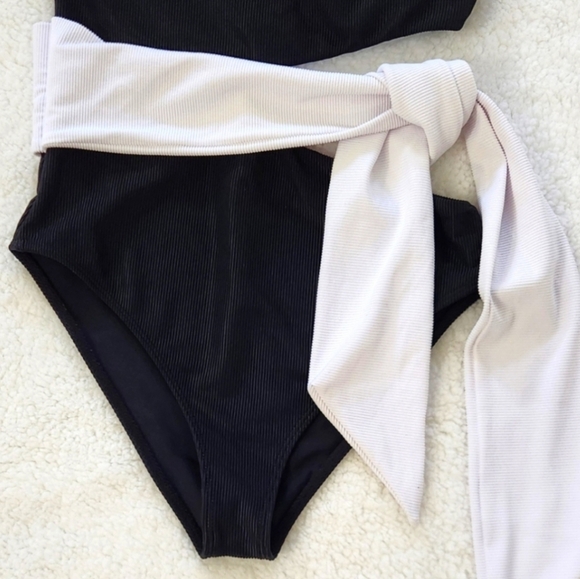 New!Beach Riot Carlie One Piece Cutout‎ Swimsuit - Picture 9 of 13